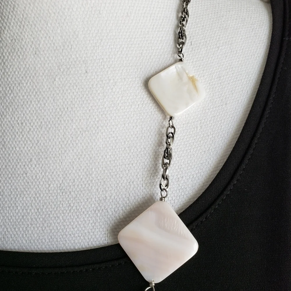 STATEMENT NECKLACE SILVER LINK CHAIN WITH WHITE SQUARE BEADS